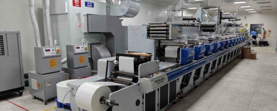Installation de la presse flexographique ZJR-350G chez Tipografija Maxiprint en Biélorussie