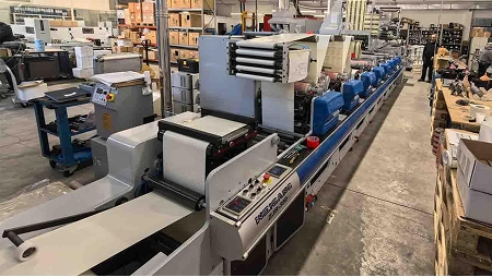 Installation de la presse flexographique ZJR-350G chez Welabel en Italie